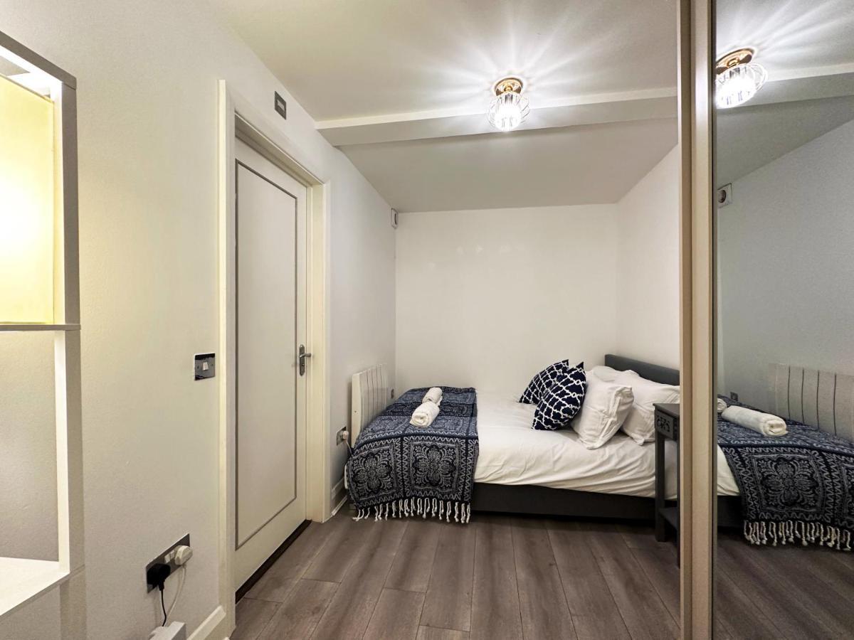 Chic Apartment In Mayfair Londra Exterior foto
