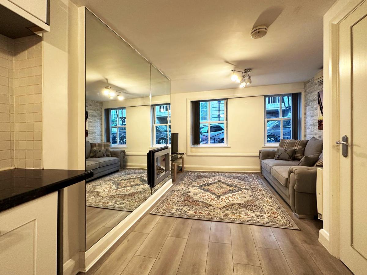 Chic Apartment In Mayfair Londra Exterior foto